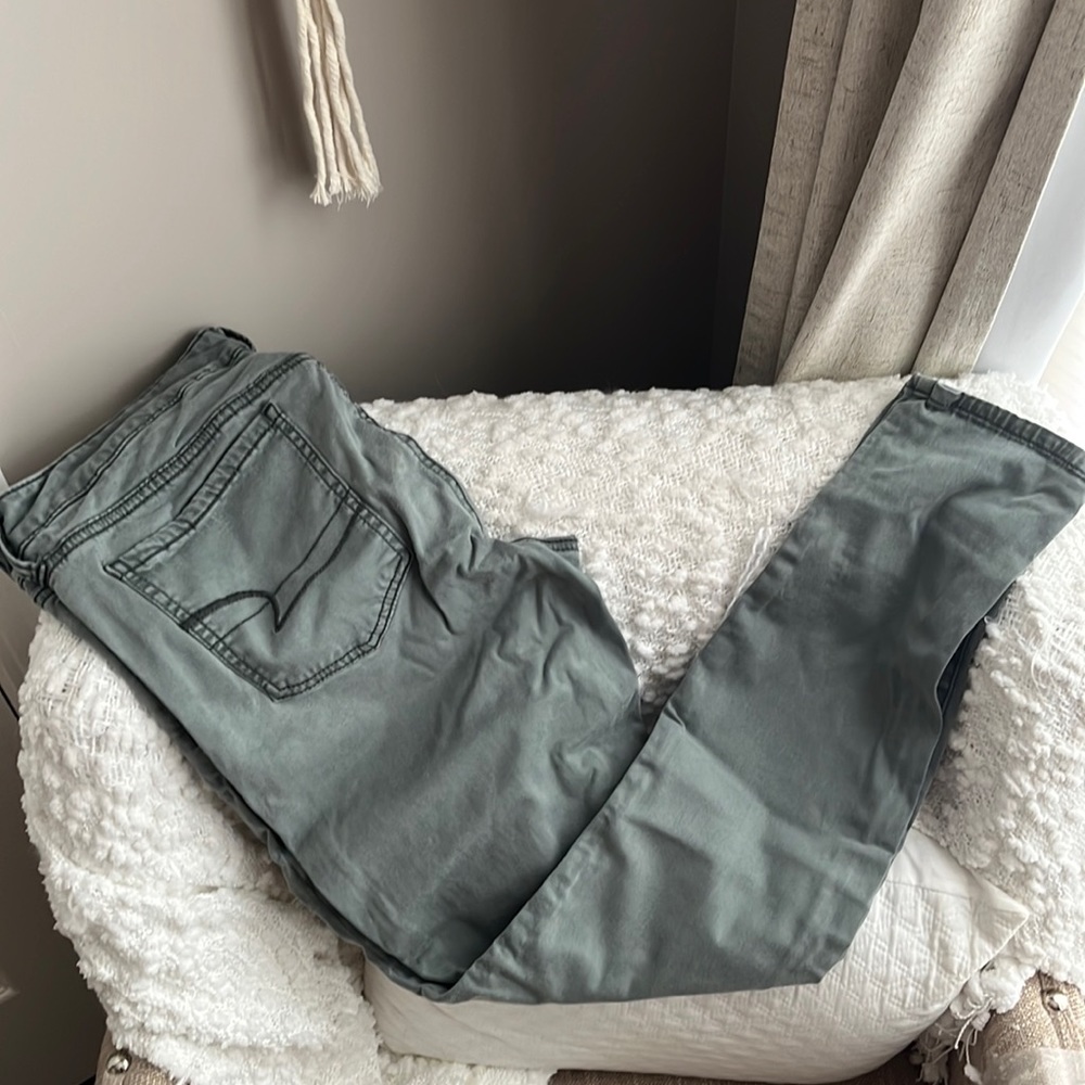 American Eagle grey sateen jegging. Size 12 regular